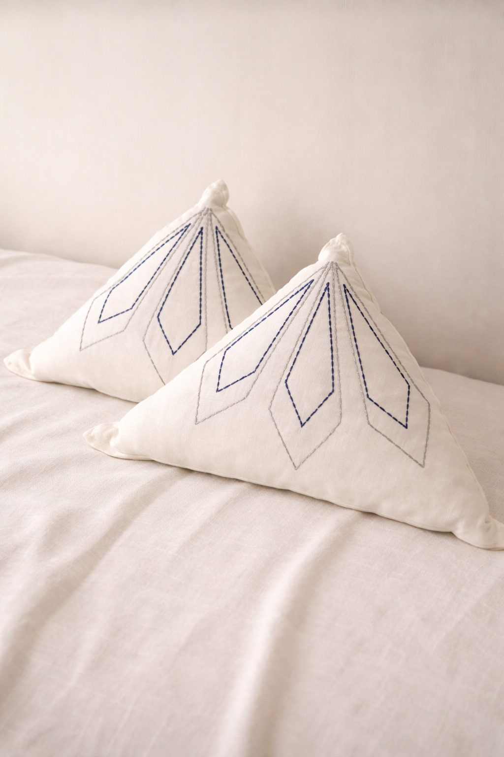 100% Hemp Hand Embroidered anti static triangular Cushion Cases with Cushion